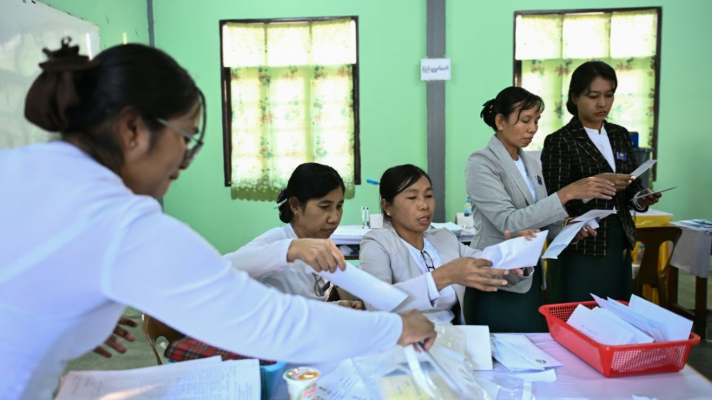 Junta-nahe Partei sieht sich als Sieger von erster Wahl-Phase in Myanmar