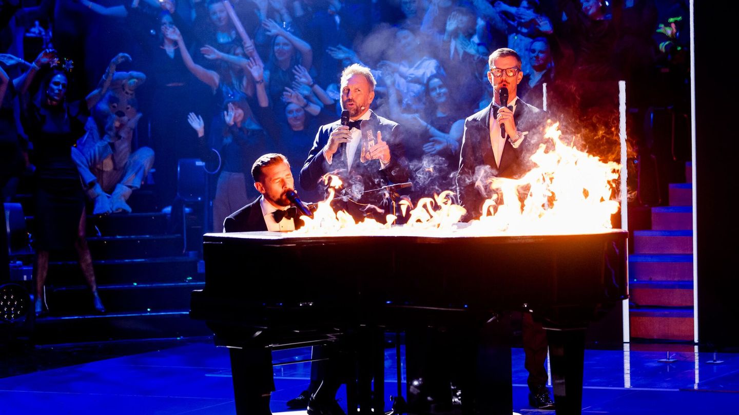 Sie singen das neue Jahr ein (von links): Klaas Heufer-Umlauf, Steven Gätjen und Joko Winterscheidt.