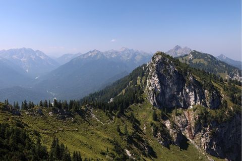 Das Unglück ereignete sich am Laubeneck (rechts im Bild) in den Ammergauer Alpen (Archivfoto)