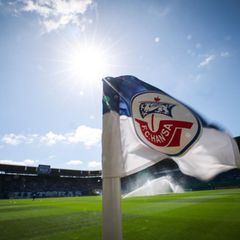 Fans brannten zum 60-Jahr-Jubiläum von Hansa Rostock Pyrotechnik ab. Foto: Christian Charisius/dpa