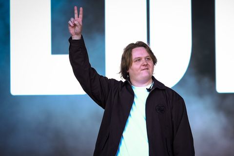 Lewis Capaldi meldete sich auf dem Glastonbury Festival zurück.