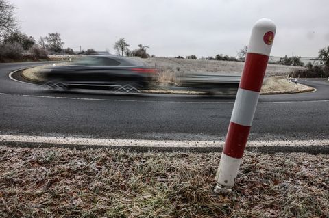 Die Temperaturen steigen maximal auf minus eins bis plus drei Grad, vielfach bleibt es bei Dauerfrost. Foto: Oliver Berg/dpa