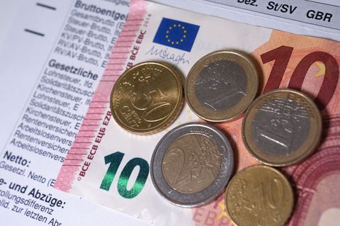 Der Mindestlohn steigt bis 2027 auf 14,60 Euro pro Stunde. (Symbolbild) Foto: Marcus Brandt/dpa