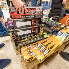 Pyrotechnik im Wert von tausenden Euro gestohlen. Foto: Frank Hammerschmidt/dpa