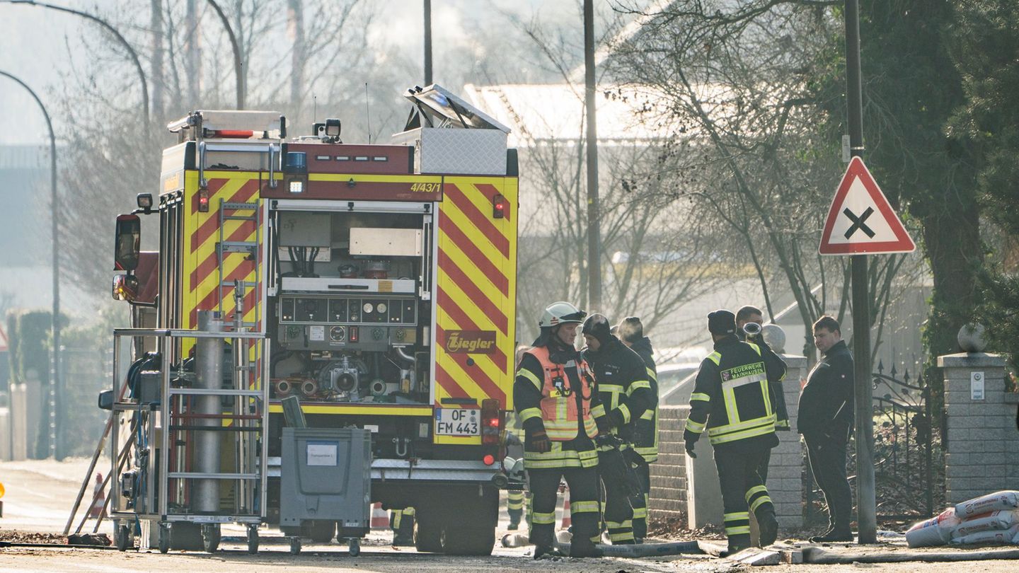 Millionenschaden-Polizei-ermittelt-zu-Brandursache-nach-t-dlichem-Feuer