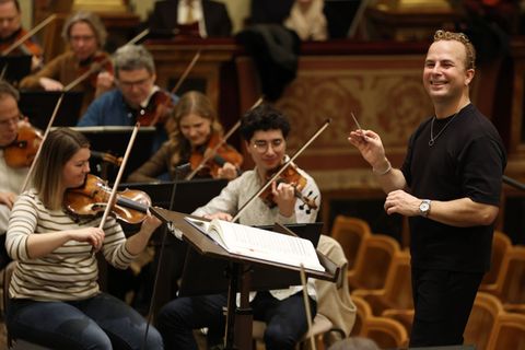 Der Kanadier Yannick Nézet-Séguin dirigiert erstmals das Neujahrskonzert aus Wien Foto: Dieter Nagl/WIENER PHILHARMONIKER/APA/dp