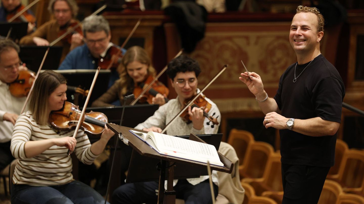 Der Kanadier Yannick Nézet-Séguin dirigiert erstmals das Neujahrskonzert aus Wien Foto: Dieter Nagl/WIENER PHILHARMONIKER/APA/dp