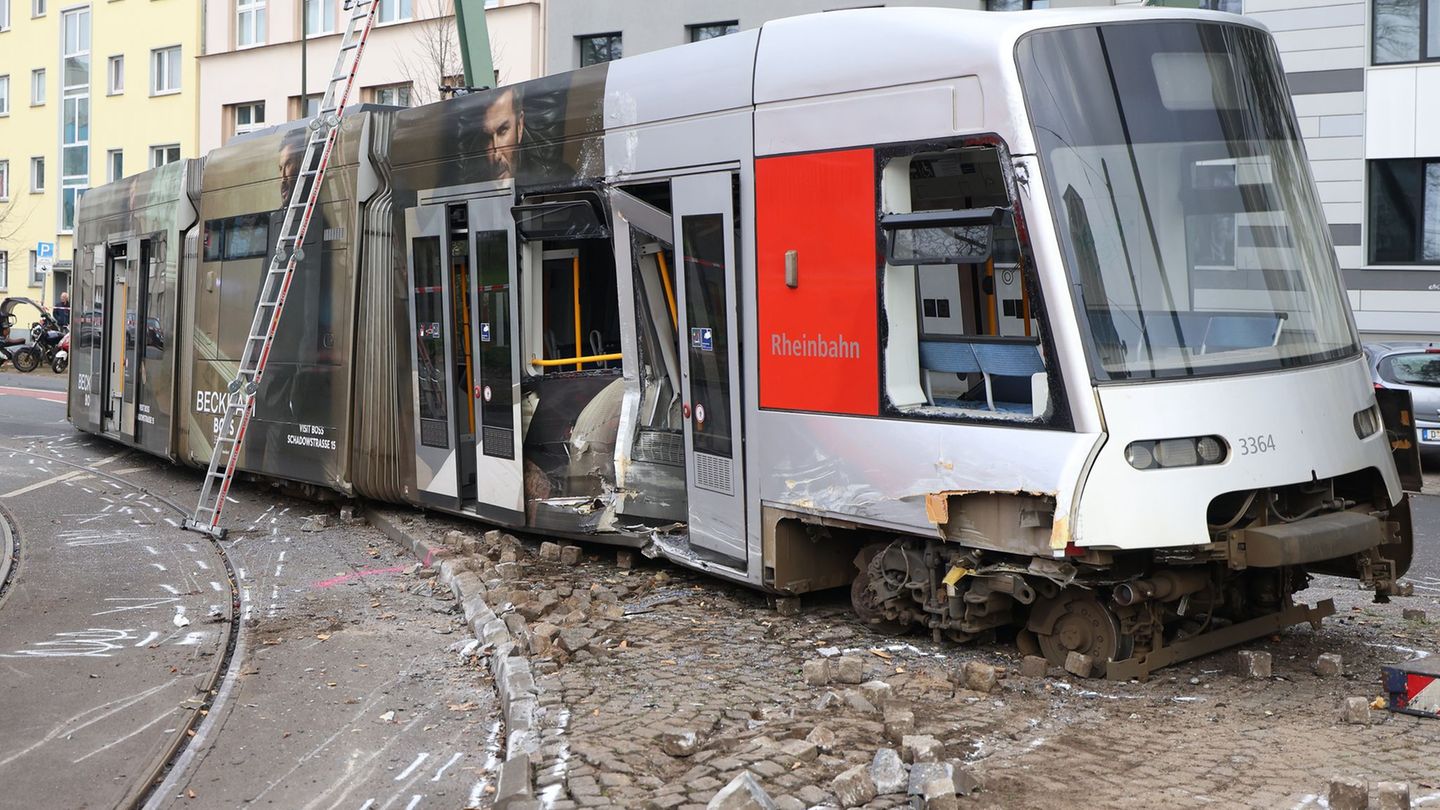 Die Ursache für den schweren Straßenbahnunfall in Düsseldorf scheint geklärt. (Archivbild) Foto: David Young/dpa