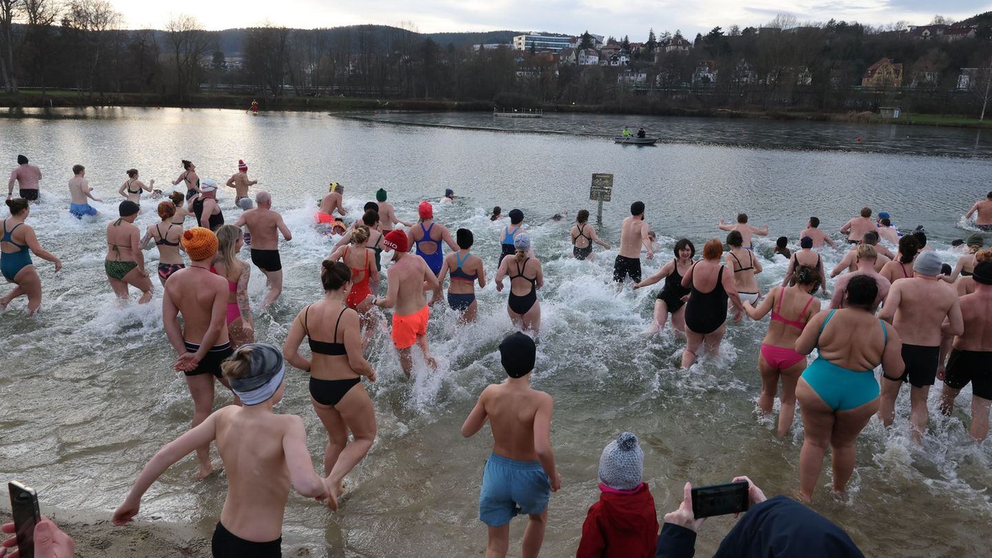 Tradition ausgebremst: Eisschicht auf See verhindert Jenaer Neujahrsschwimmen
