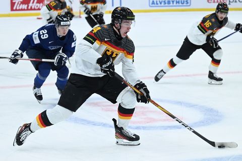 Kevin Bicker kehrt von den Löwen Frankfurt zu den Adler Mannheim zurück. (Archivbild) Foto: Björn Larsson Rosvall/TT News Agency