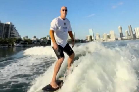 Russischer Chefunterhändler surft vor Miamis Skyline