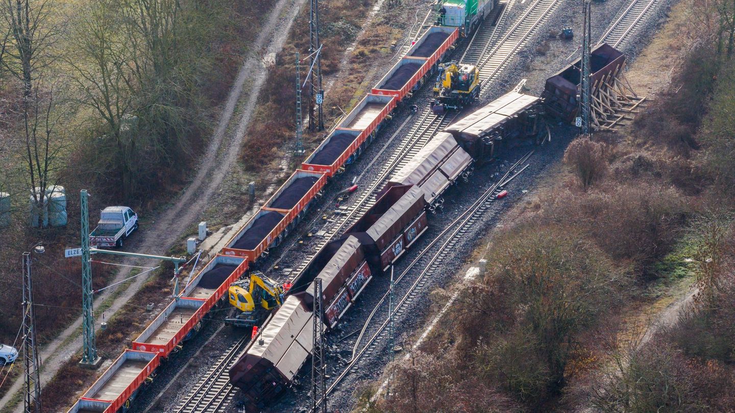 Lange Reparatur: Große Schäden nach Zugunfall zwischen Hannover und Göttingen