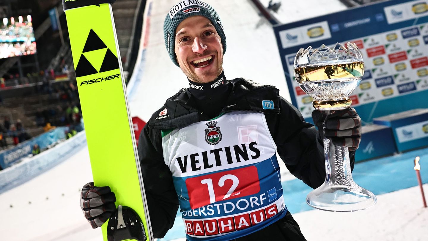 Felix Hoffmann darf doch noch über einen Podestplatz jubeln. Foto: Daniel Karmann/dpa