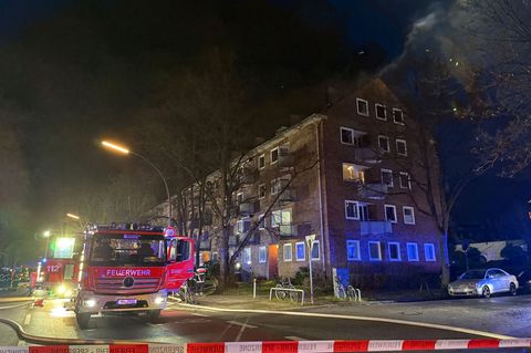 Das Feuer ist den Angaben nach gegen 18.30 Uhr von der Feuerwehr gelöscht worden. Foto: Sebastian Peters/NEWS5/dpa