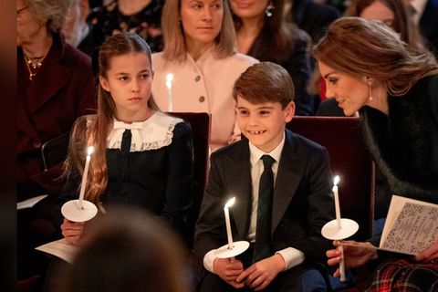 Prinzessin Charlotte, Prinz Louis und die Prinzessin von Wales während des Weihnachtsgottesdienstes in der Westminster Abbey i