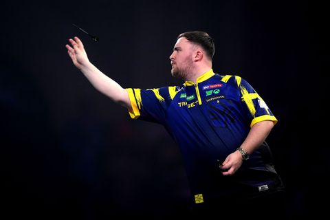 Luke Littler entschied das Duell mit Rob Cross für sich Foto: John Walton/PA Wire/dpa