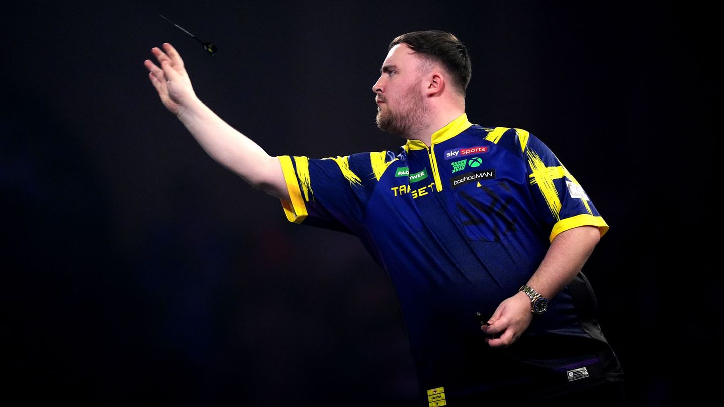 Luke Littler entschied das Duell mit Rob Cross für sich Foto: John Walton/PA Wire/dpa