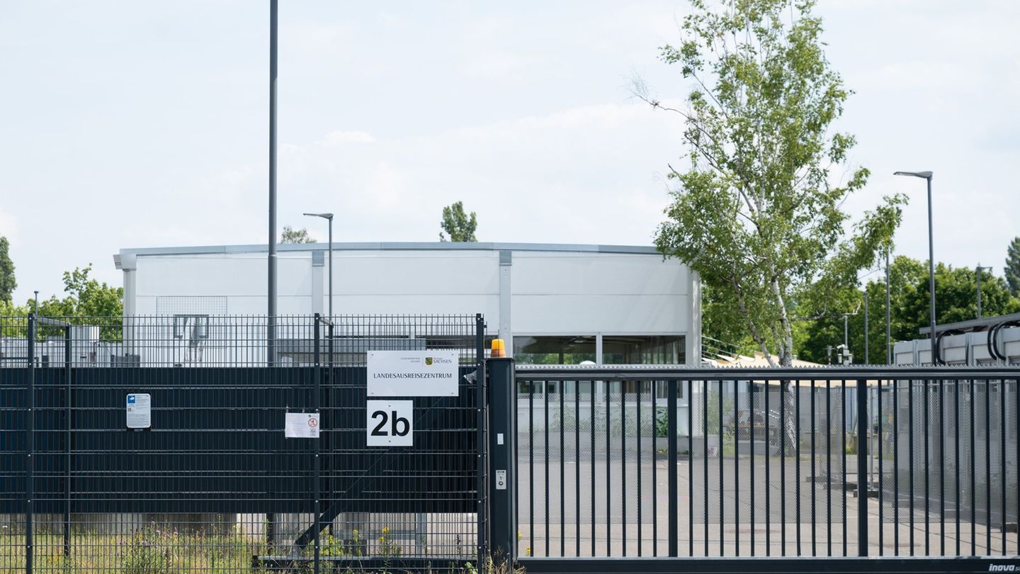 Das Landesausreisezentrum nahm im Juni den Betrieb auf. (Archivbild) Foto: Sebastian Kahnert/dpa