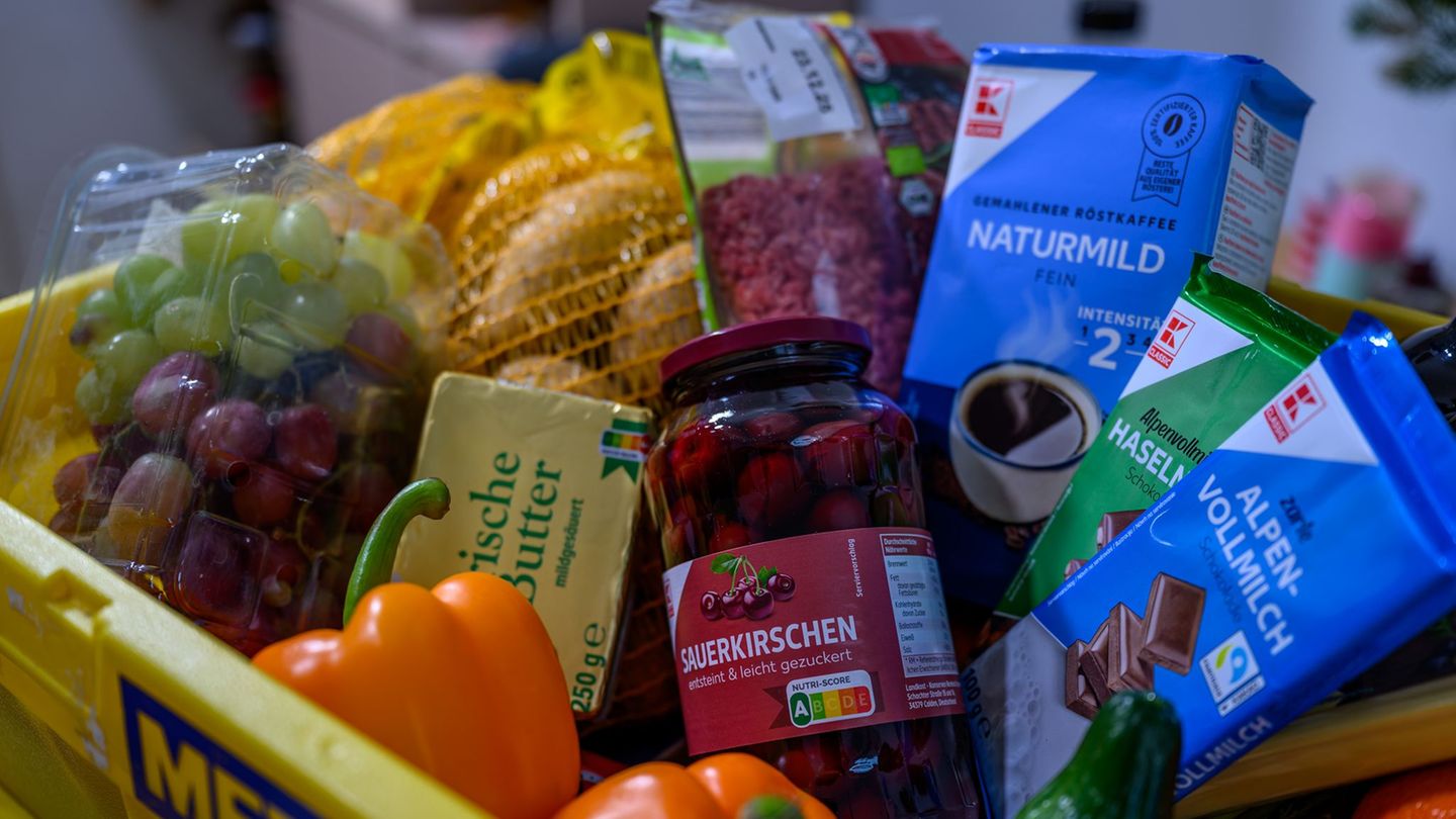 Einige Lebensmittel sind derzeit deutlich günstiger als Ende 2024. (Symbolbild) Foto: Hendrik Schmidt/dpa