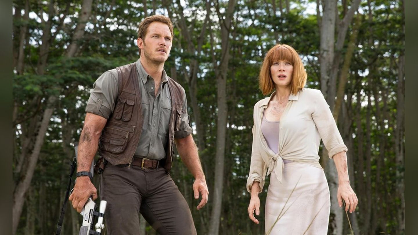 "Jurassic World": Owen (Chris Pratt, l.) und Claire (Bryce Dallas Howard) kämpfen um ihr Leben.