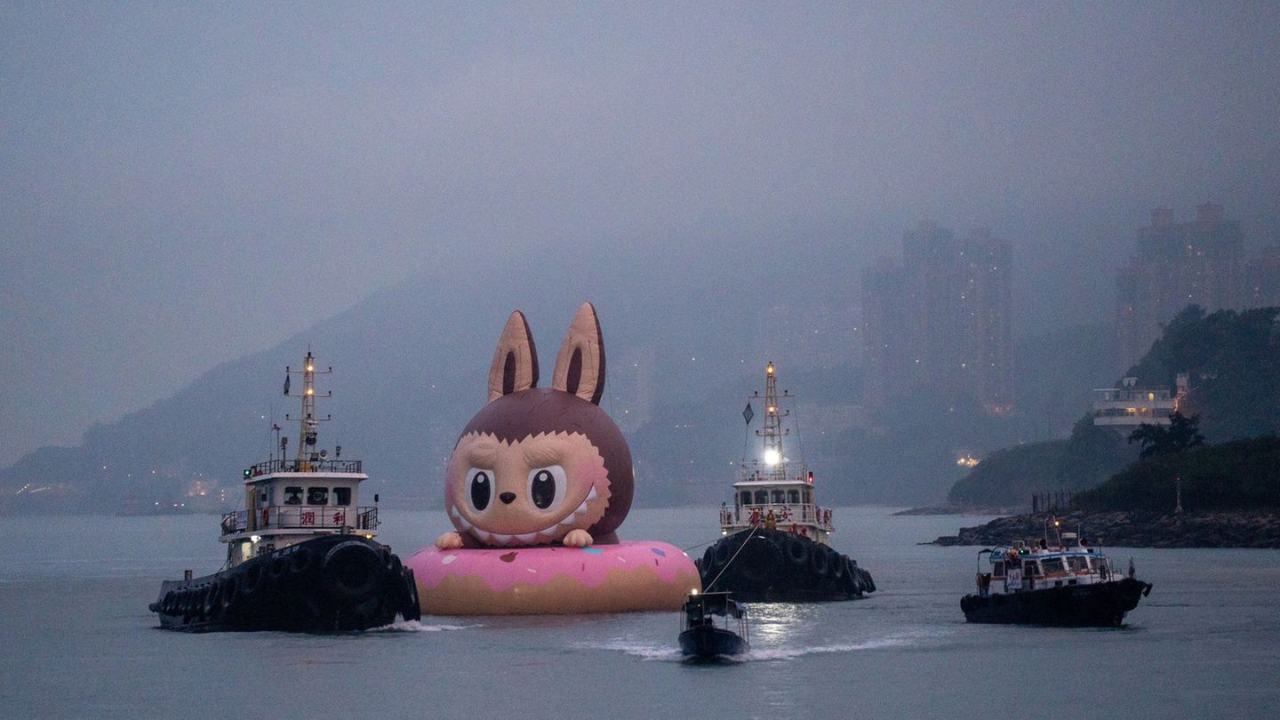 So sieht ein Labubu aus: Hier als große aufblasbare Figur in Hongkong. (Archivbild) Foto: Vernon Yuen/Nexpher via ZUMA Press Wir