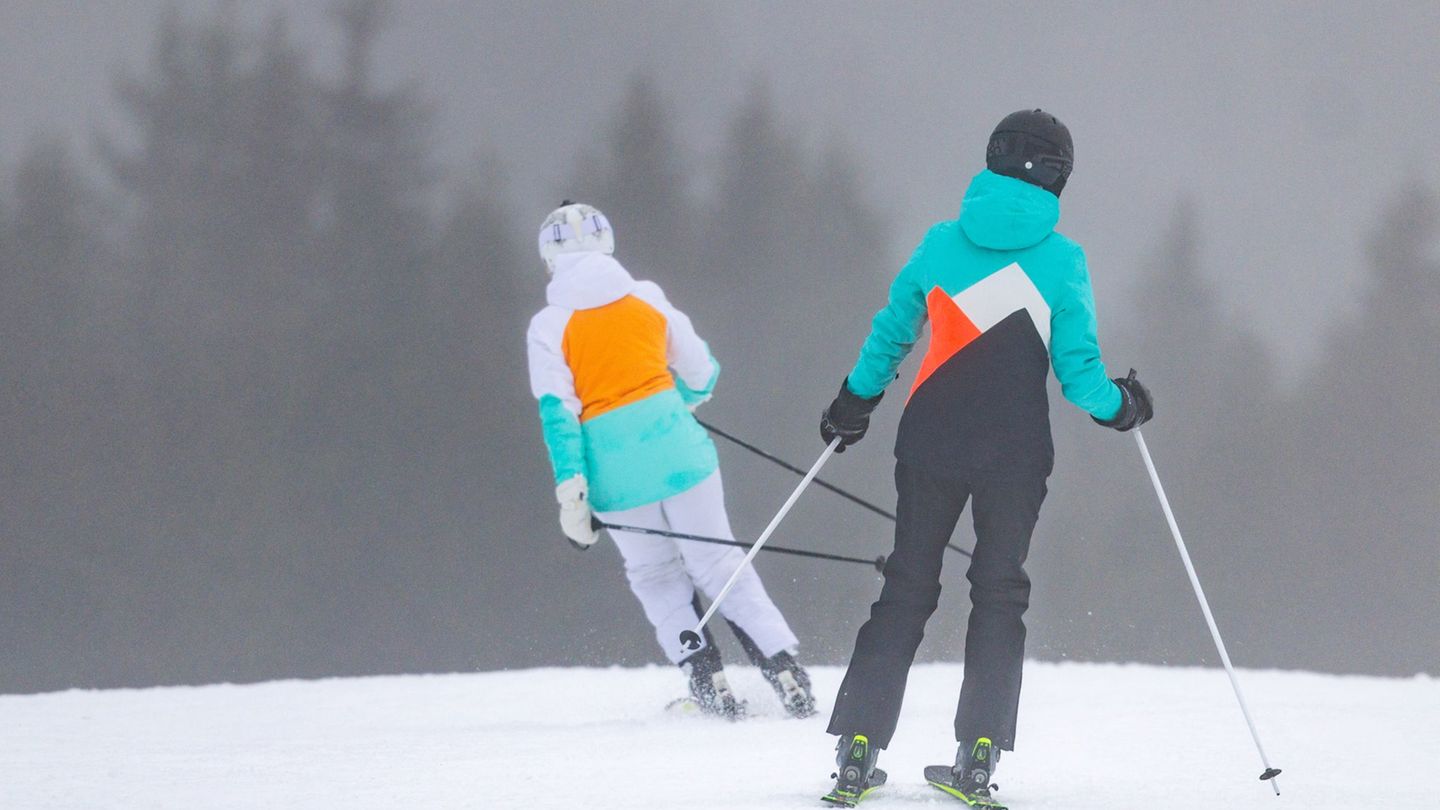 Möglich ist der Freizeitsport derzeit unter anderem am Fallbachhang in Oberhof. (Archivbild) Foto: Michael Reichel/dpa