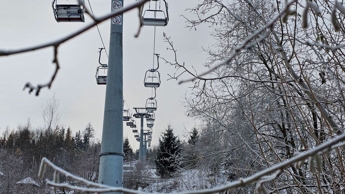 In höheren Lagen hat sich über Nacht eine geschlossene Schneedecke gebildet – rechtzeitig für den Start der Skisaison in Oberwie