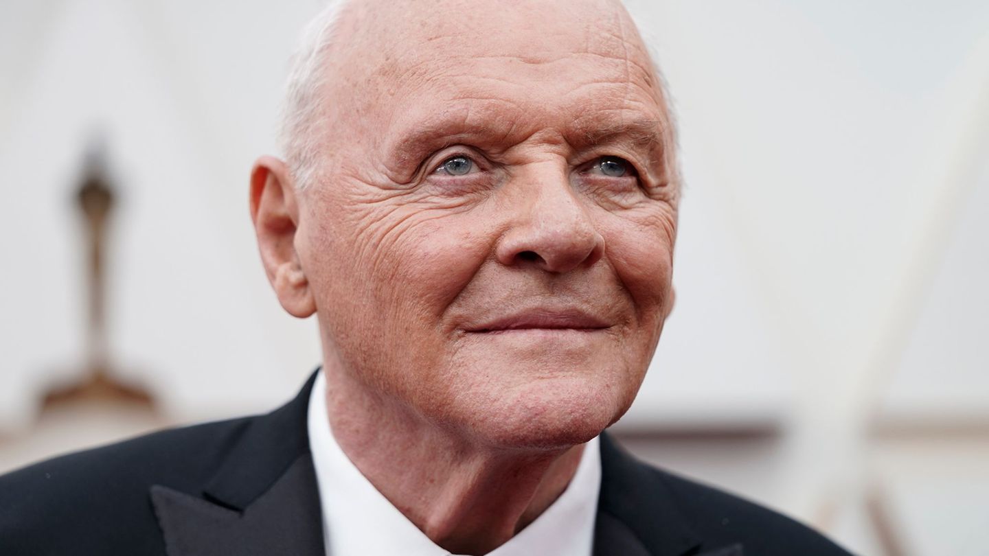 Anthony Hopkins schaute vor 50 Jahren das letzte Mal zu tief ins Glas und wäre danach fast gestorben. (Archivbild) Foto: Jae C.