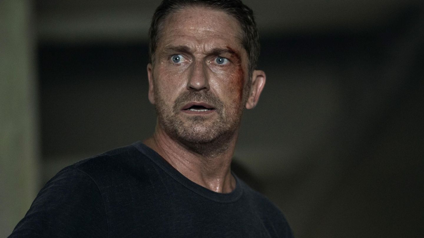 Gerard trug bei den Dreharbeiten zu "Plane" einige heftige Blessuren davon – darunter auch Verätzungen mit Phosphorsäure.