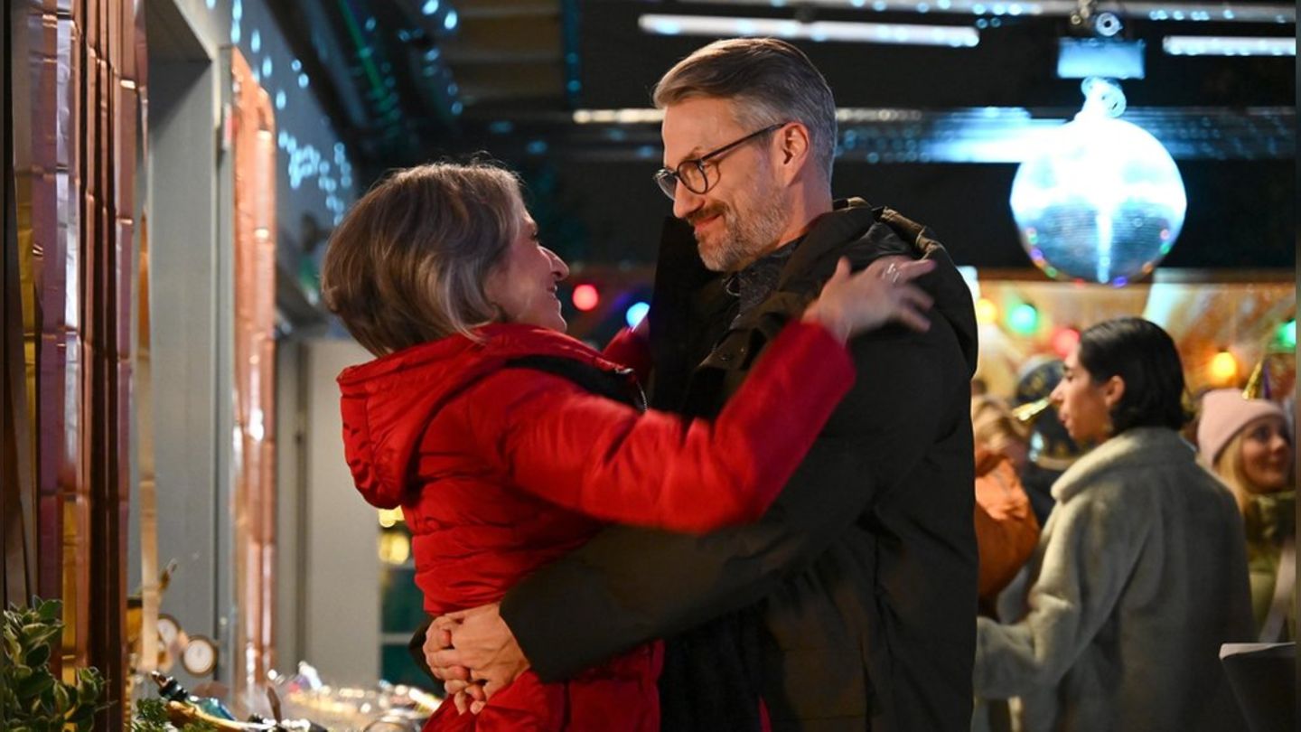 "Alles was zählt": Henning (r.) wird einmal mehr bewusst, warum er Daniela so liebt.