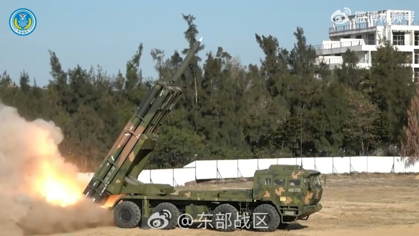 Chinesischer Raketenwerfer (Aufnaheme aus Video der chinesischen Armee)