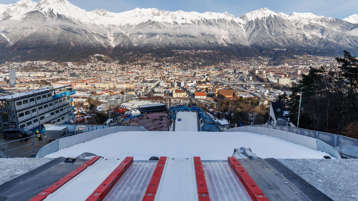 Das Flutlicht in Innsbruck soll zeitnah kommen. (Archivbild) Foto: Daniel Karmann/dpa