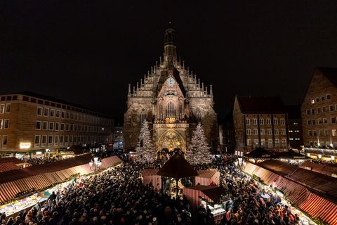 Bis auf kleinere Straftaten verlief der traditionsreiche Nürnberger Christkindlesmarkt friedlich. (Archivbild) Foto: Daniel Karm