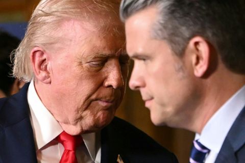 Donald Trump (l.) und Pentagon-Chef Pete Hegseth