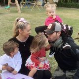 Enrique Iglesias und Anna Kournikova mit ihren drei Kindern im Jahr 2022