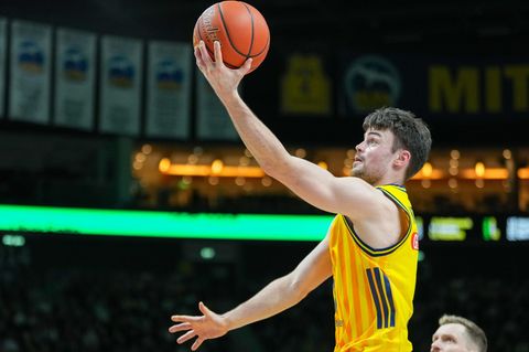 Alba-Kapitän Jonas Mattisseck baut auf die gute Defensive seines Teams. (Archivbild) Foto: Soeren Stache/dpa