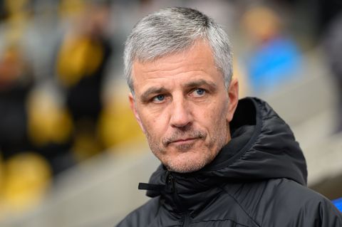 Jens Härtel will mit Aue in der Tabelle klettern. (Archivbild) Foto: Robert Michael/dpa