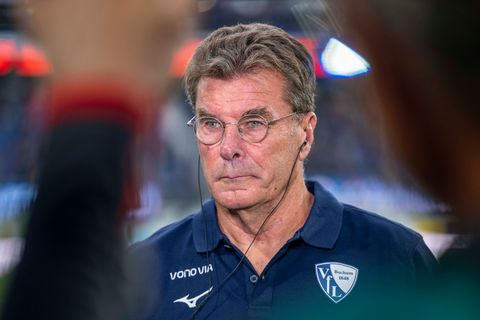 Enttäuschung bei Dieter Hecking über das Aus in Bochum. (Archivbild) Foto: David Inderlied/dpa