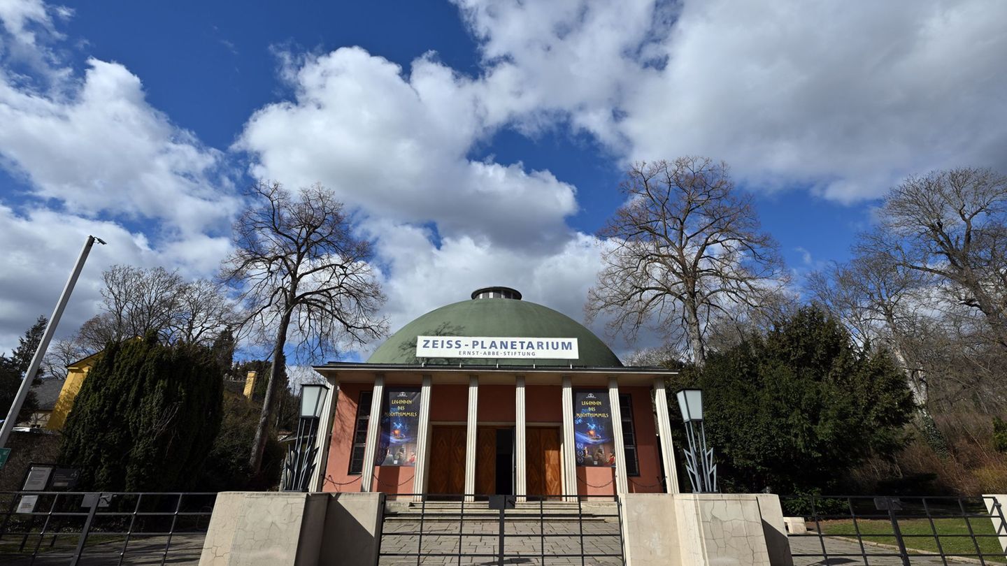 Vor seinem 100. Geburtstag wird das Zeiss-Planetarium schick gemacht und dafür zum Jahresende 2025 vorerst geschlossen. (Archivf