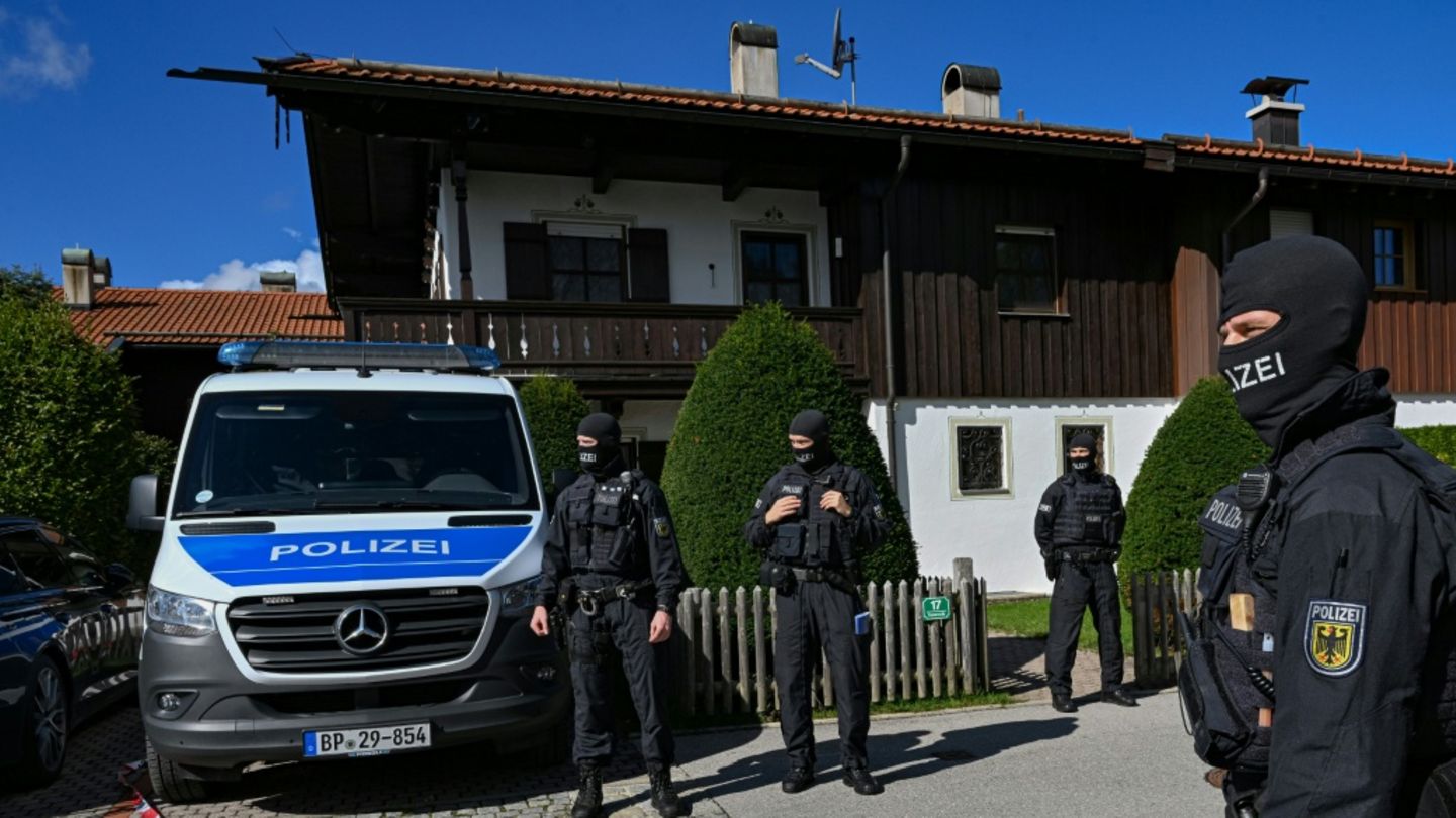 Razzia in mutmaßlichen Usmanow-Anwesen am Tegernsee im Jahr 2022