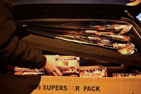 Nicht nur in Bayern kam es zu Diebstählen rund um Feuerwerkskörper. (Symbolbild) Foto: Sebastian Christoph Gollnow/dpa