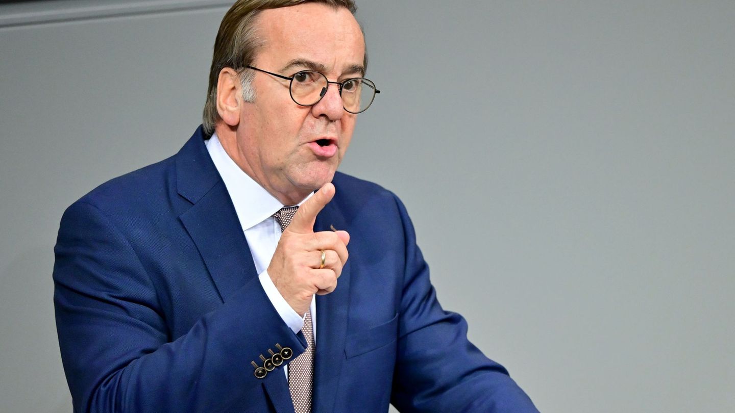 Verteidigungsminister Boris Pistorius (SPD) reagiert erschüttert auf die Vorfälle. (Archivbild) Foto: Sebastian Christoph Gollno