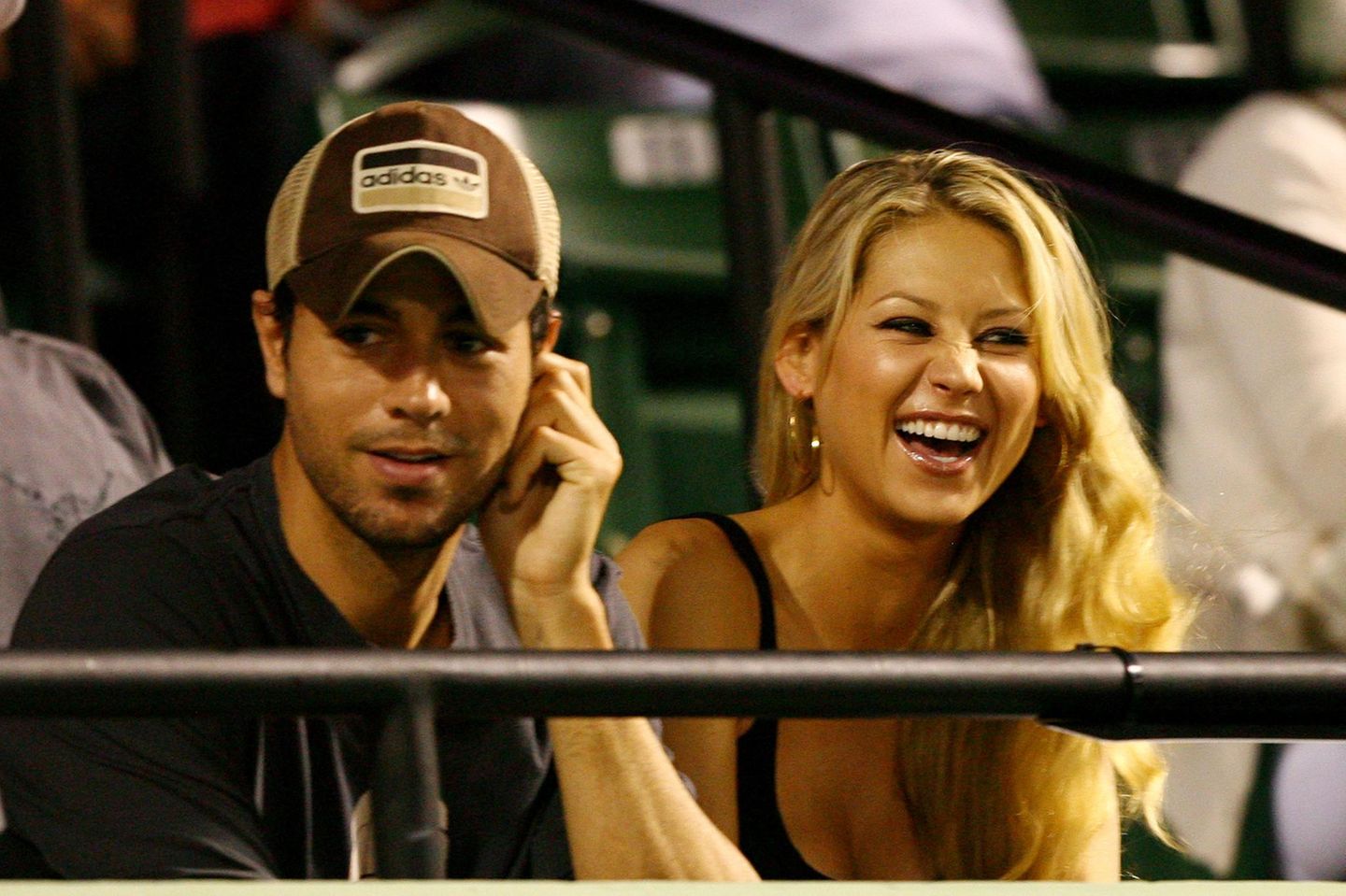 Enrique Igelsias und Anna Kournikova bei einem Tennisspiel 2009