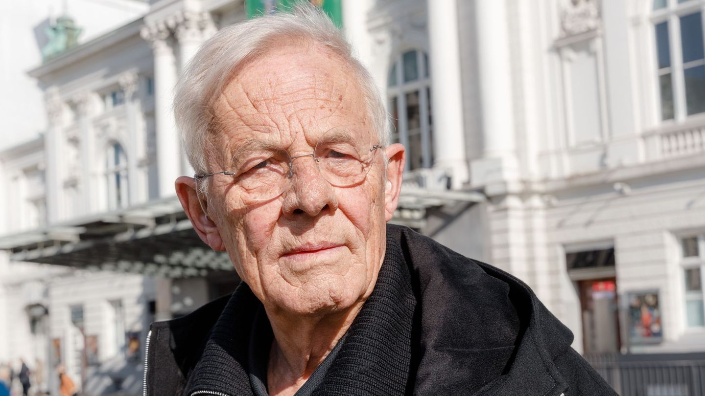 Am 7. Januar wird es eine Trauerfeier für Rolf Becker in der Dreieinigkeitskirche in St. Georg geben. (Archivfoto) Foto: Markus
