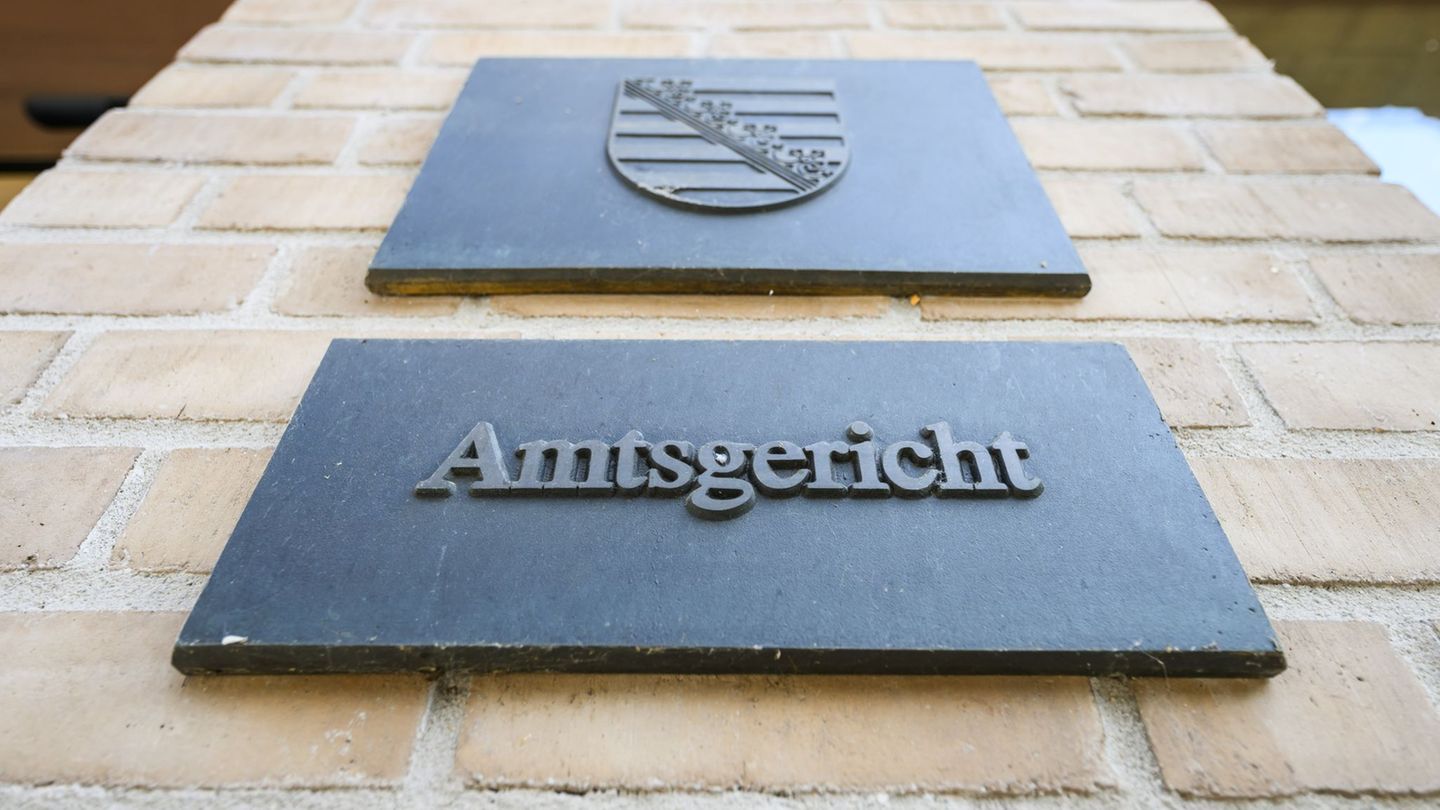 Ein Mitarbeiter eines Pflegeheims steht unter Diebstahlverdacht. (Symbolbild) Foto: Robert Michael/dpa