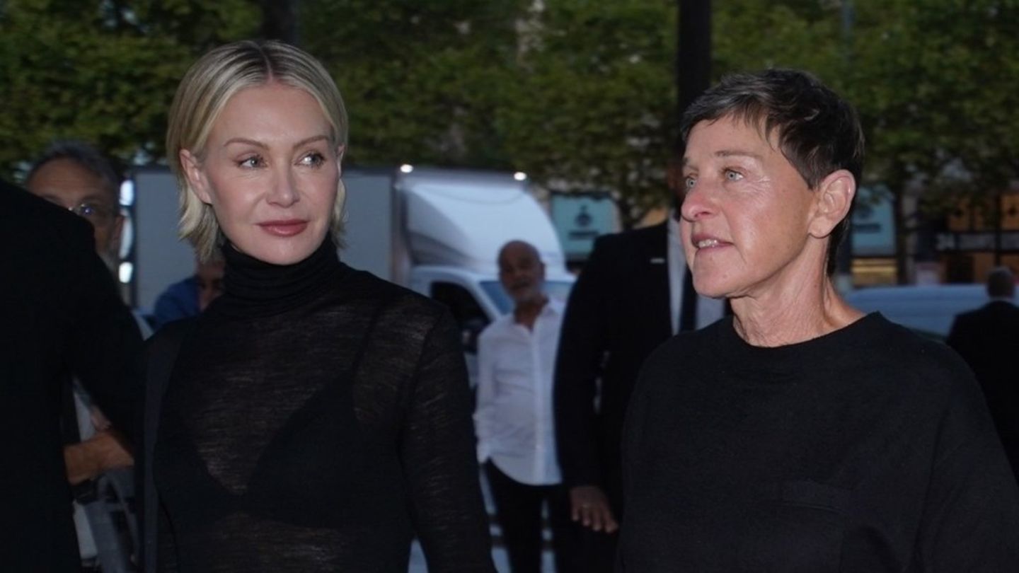 Als Ellen DeGeneres (r.) mit Ehefrau Portia de Rossi im September durch Paris lief, trug sie noch graue Haare.
