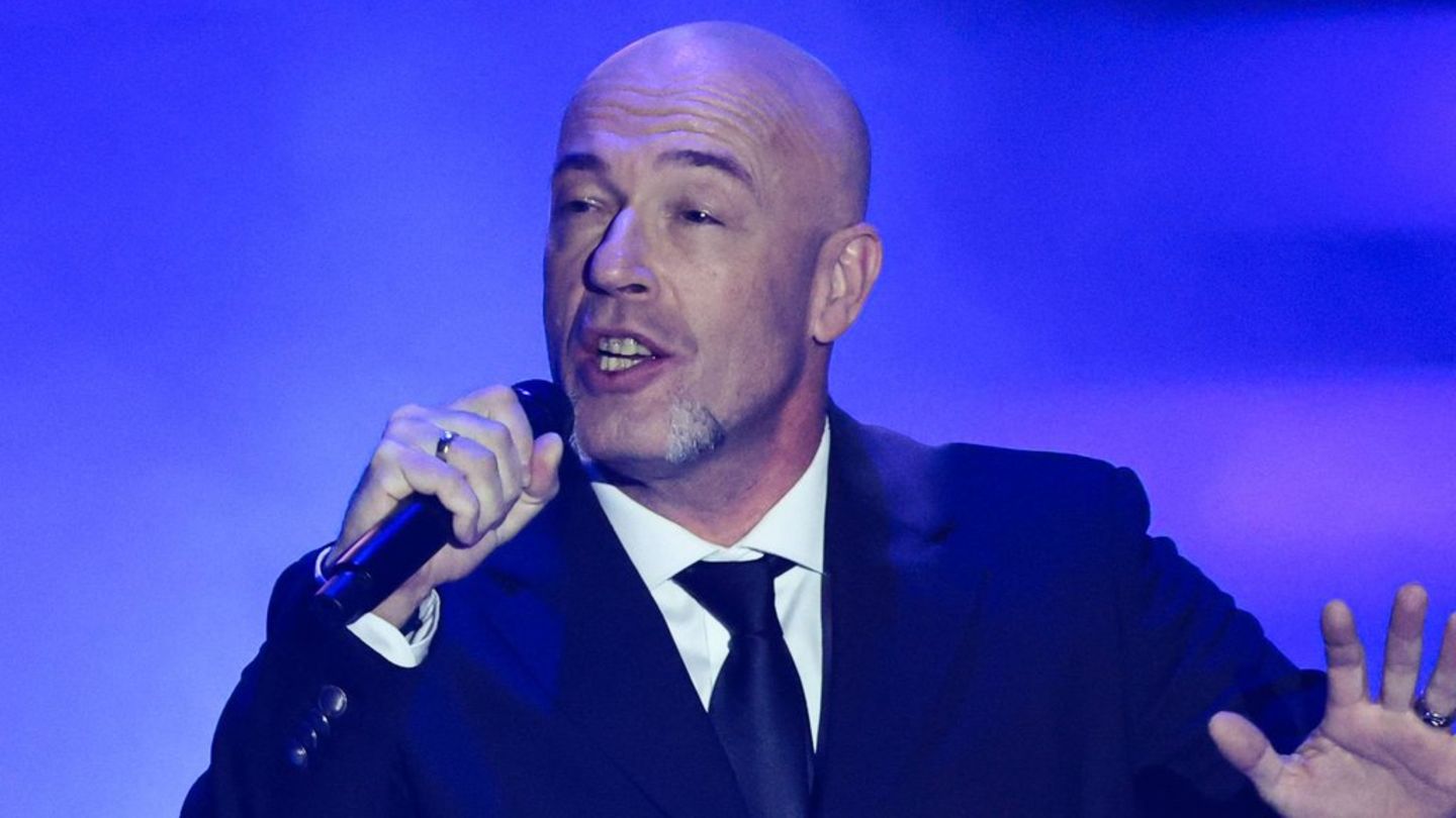 Der Graf von Unheilig zeigt sich nach seinem Muskel­faserriss tapfer.