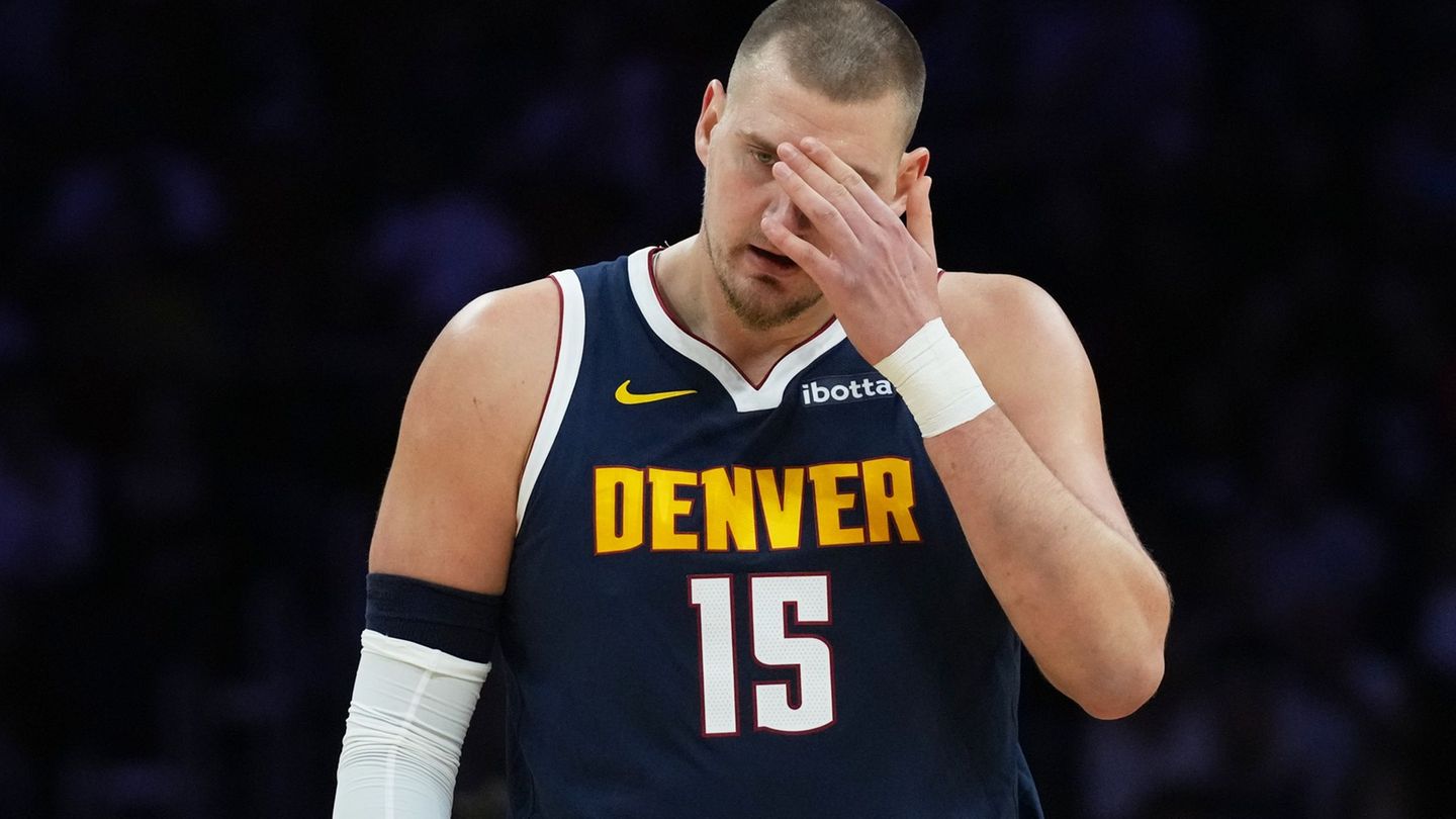 Nikola Jokic muss für einige Zeit pausieren. Foto: Lynne Sladky/AP/dpa