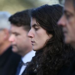 Die Kennedy-Enkelin Tatiana Schlossberg (2.v.r.) ist im Alter von 35 Jahren gestorben. (Archivfoto) Foto: Alastair Grant/AP/dpa