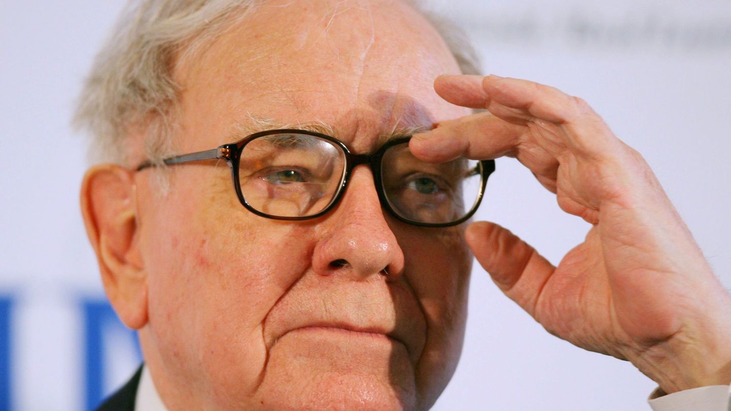 Investoren-Legende Warren Buffett ist einer der vermögendsten Menschen der Welt. Foto: Arne Dedert/dpa